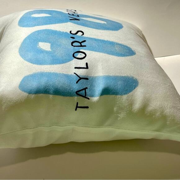 New Taylor Swift 1989 pillows: set of 2 - Picture 14 of 14